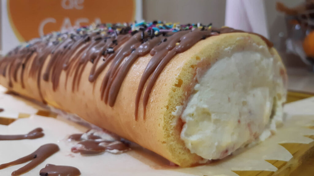 Brazo de gitano, fresa y chocolate